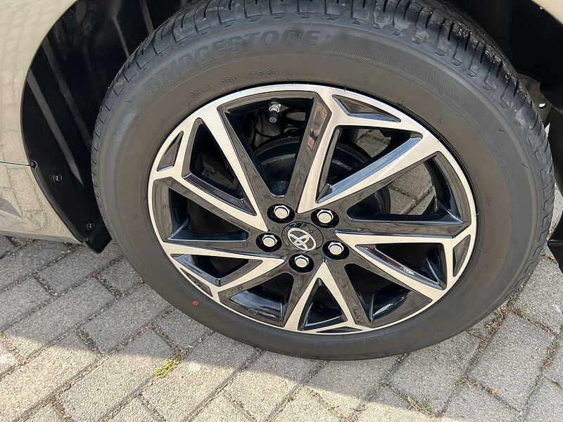 Toyota Yaris 1.5l - Club nur 18.000km