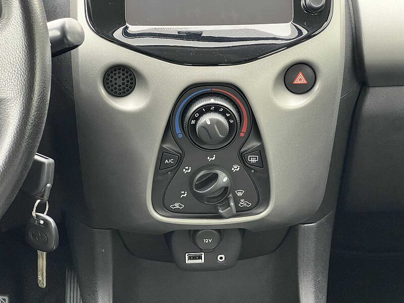 Toyota AYGO x-play touch 5-Türer