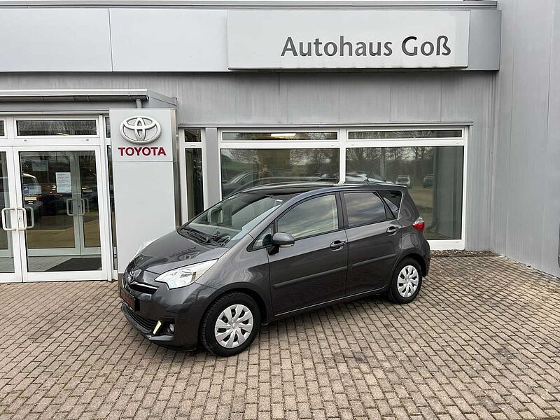 Toyota Verso-S Automatik - Club - Panoramadach und AHK