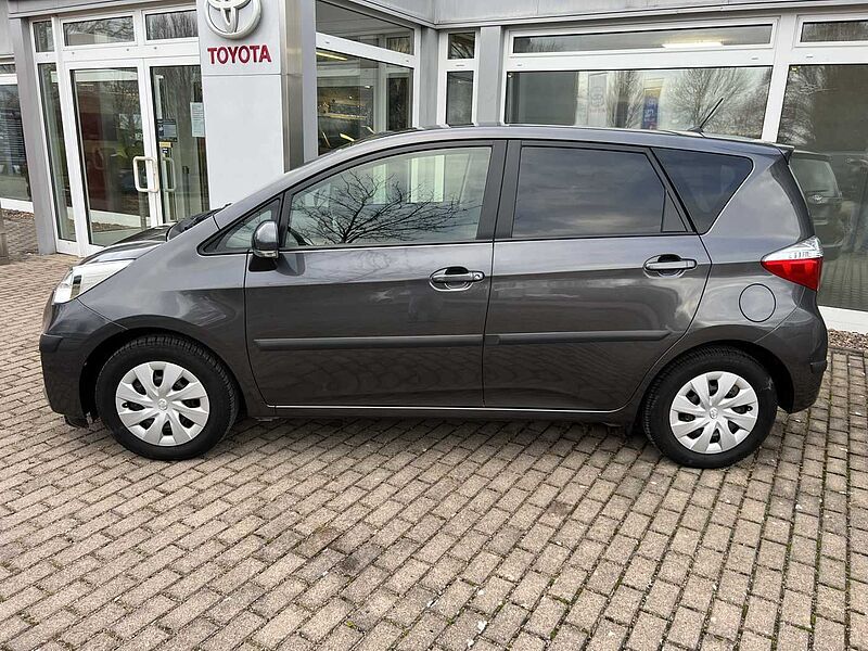 Toyota Verso-S Automatik - Club - Panoramadach und AHK