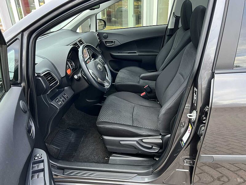 Toyota Verso-S Automatik - Club - Panoramadach und AHK