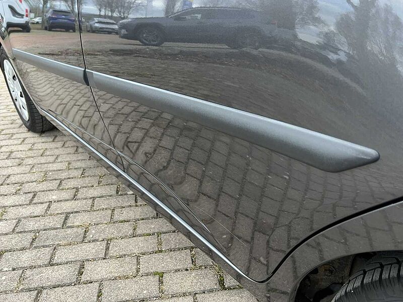 Toyota Verso-S Automatik - Club - Panoramadach und AHK