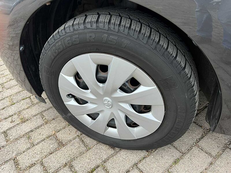 Toyota Verso-S Automatik - Club - Panoramadach und AHK