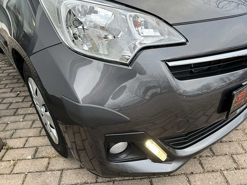 Toyota Verso-S Automatik - Club - Panoramadach und AHK