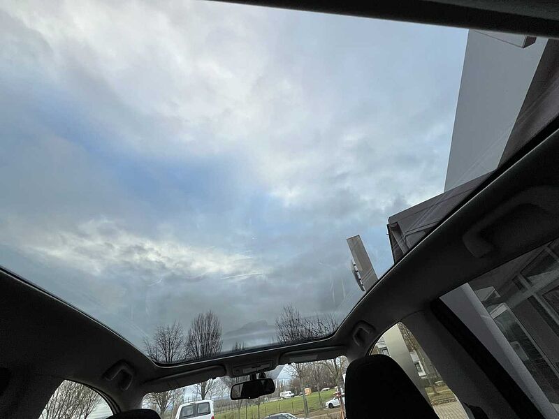 Toyota Verso-S Automatik - Club - Panoramadach und AHK