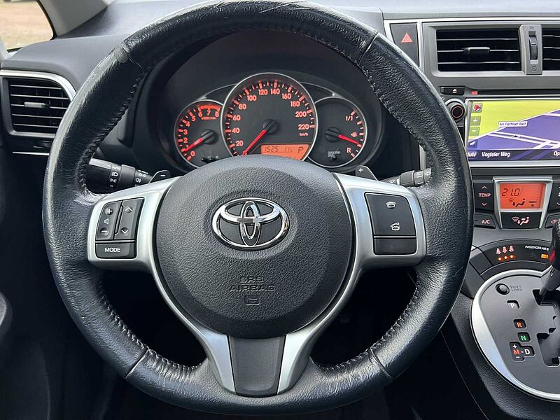 Toyota Verso-S Automatik - Club - Panoramadach und AHK