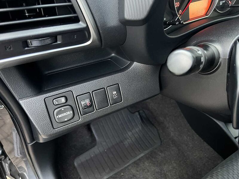 Toyota Verso-S Automatik - Club - Panoramadach und AHK