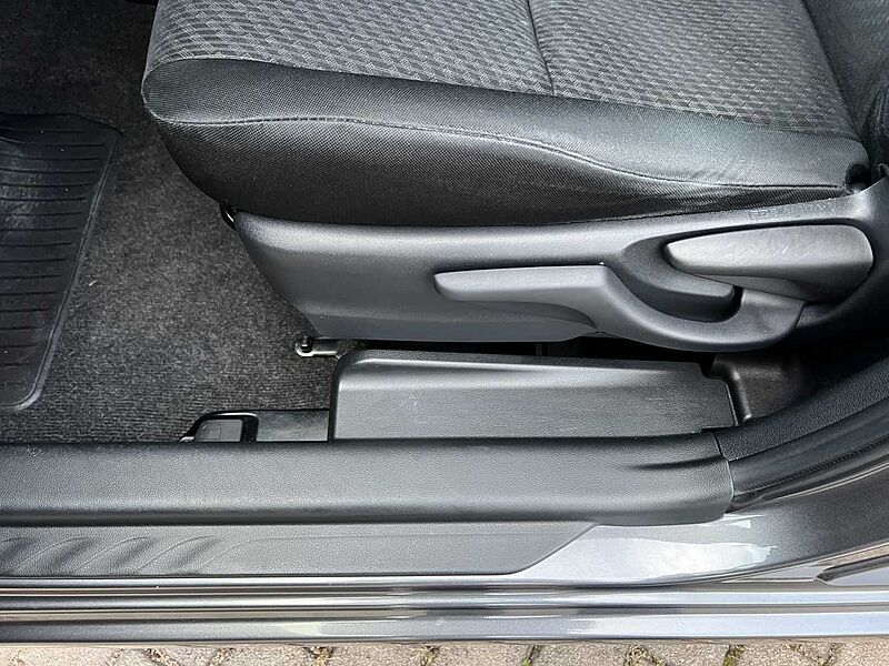 Toyota Verso-S Automatik - Club - Panoramadach und AHK