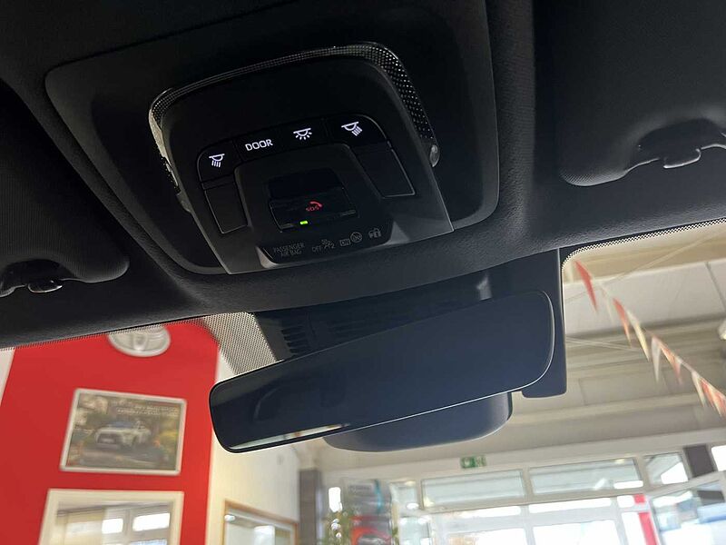 Toyota C-HR Plug - in Hybrid Teamplayer