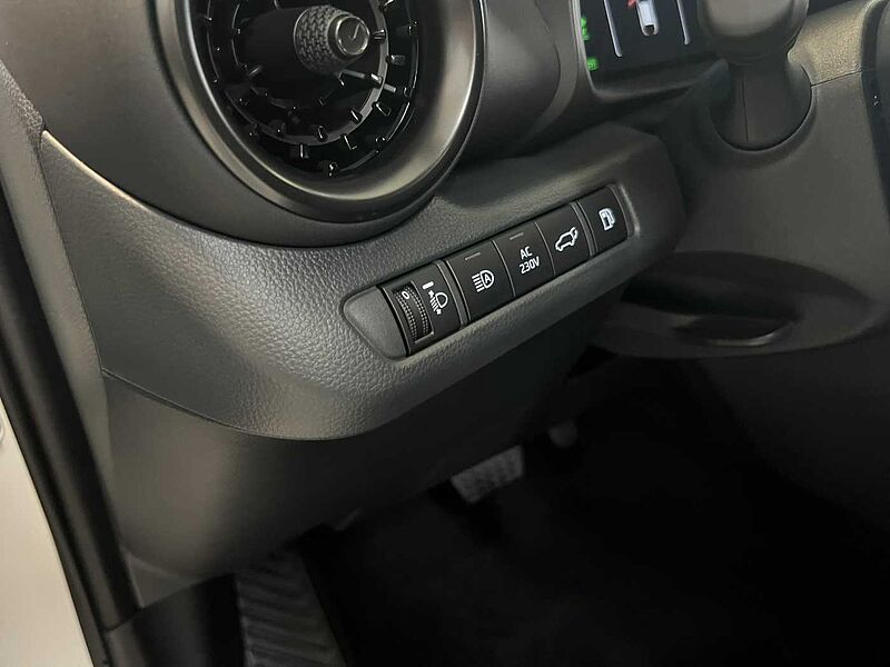 Toyota C-HR Plug - in Hybrid Teamplayer