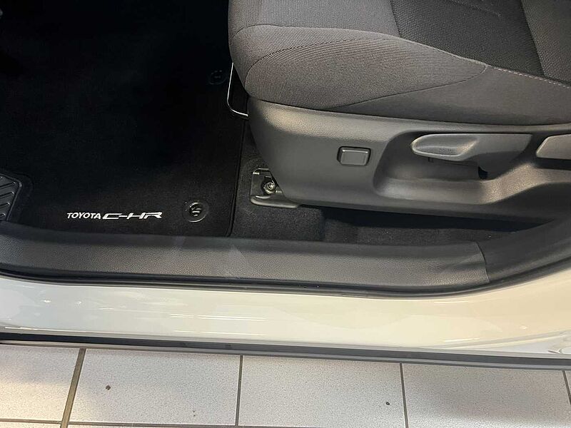 Toyota C-HR Plug - in Hybrid Teamplayer