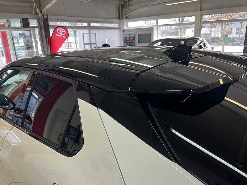 Toyota C-HR Plug - in Hybrid Teamplayer