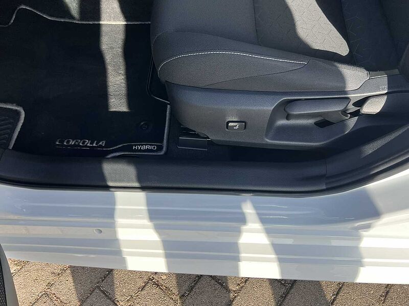 Toyota Corolla 5-T&uuml;rer Business Hybrid Navi