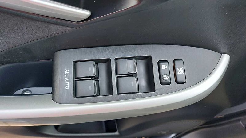 Toyota Prius Plug-in Hybrid Life